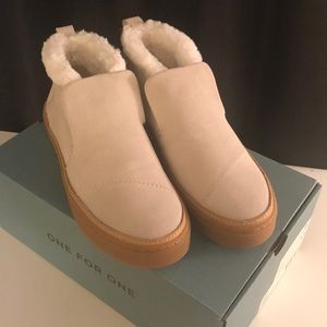 Tom’s Paxton faux fur suede boots NWT
